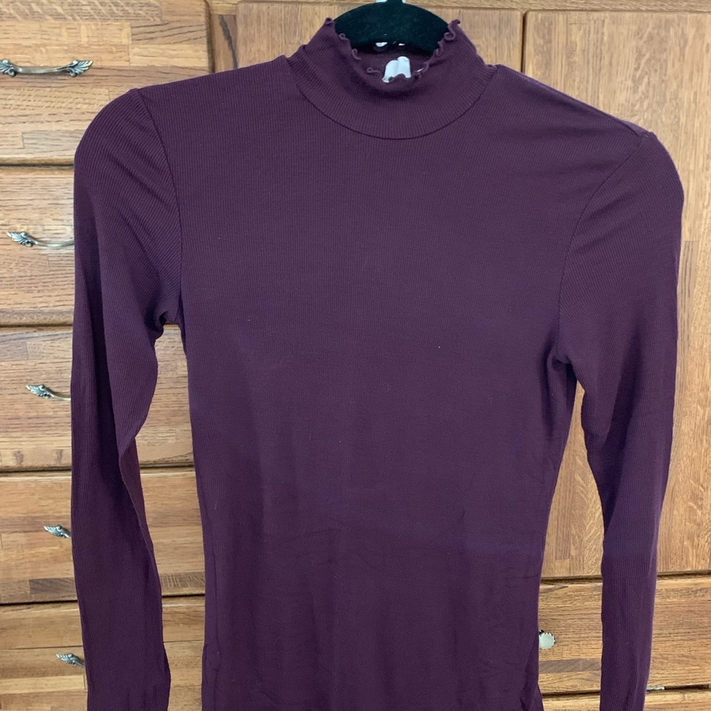 GAP long sleeve turtle neck shirt-XS